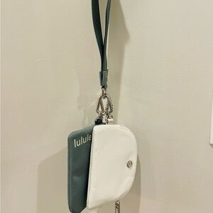 Lululemon Wristlet Duo in White and Green